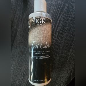 IGK First Class Weightless Replenishing Conditioner